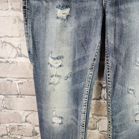 Silver Jeans Aiko Mid Capri Distressed Factory Fade Whiskered Light Blue Size 28 - Picture 7 of 15